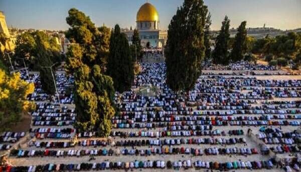 اقامه نماز عید فطر هزاران فلسطینی در مسجد الاقصی