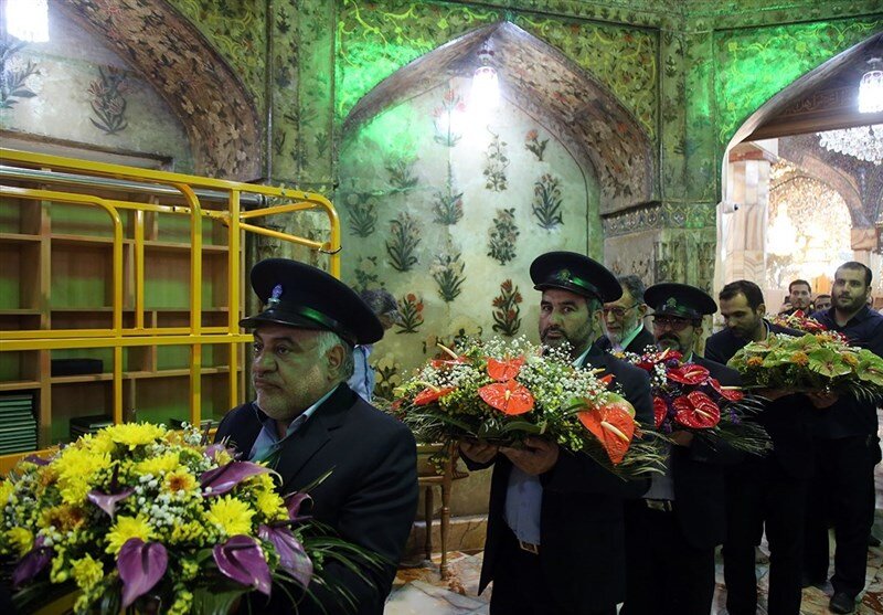 گلآرایی ضریح حرم بانوی کرامت در سالروز ورود حضرت معصومه(س) + تصاویر