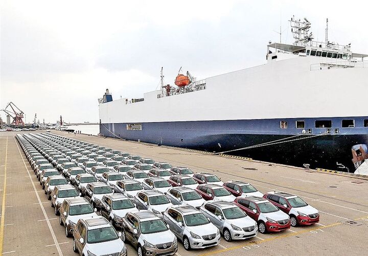 خودروی وارداتی ملیپوشان فوتبال به بندر بوشهر رسید/ ۱۳ خودرو ترخیص شد خودروی وارداتی ملیپوشان فوتبال به بندر بوشهر رسید/ ۱۳ خودرو ترخیص شد