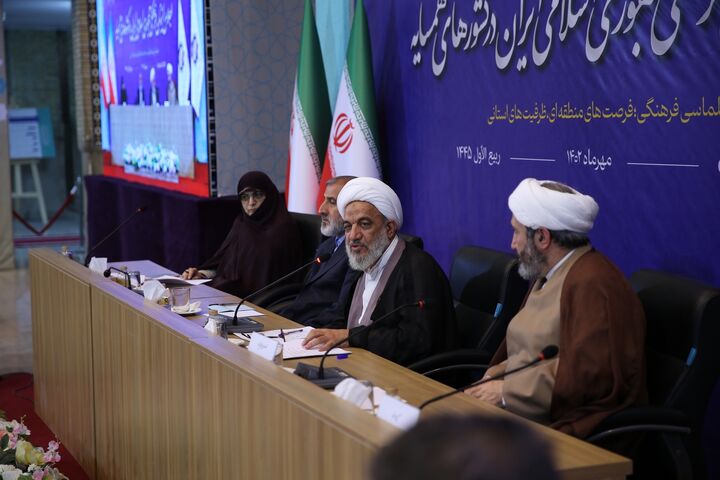 سیاست فرهنگی ما توجه به داشتههای خودمان است سیاست فرهنگی ما توجه به داشتههای خودمان است