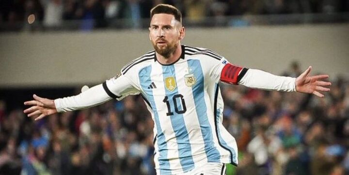 مسی بهترین بازیکن فوتبال دنیا/ و رونالدو چهارم شد مسی بهترین بازیکن فوتبال دنیا/ و رونالدو چهارم شد