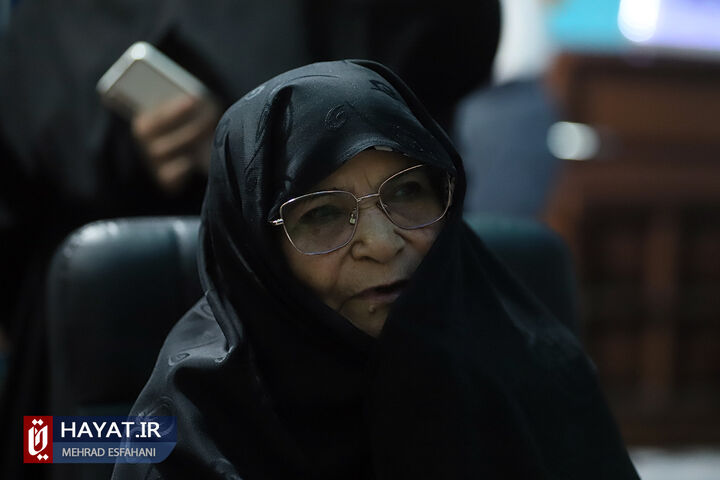 دیدار صمیمانه رئیس بنیاد شهید با خانوادگان شهدای منطقه 8 تهران