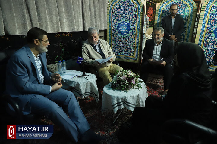 دیدار صمیمانه رئیس بنیاد شهید با خانوادگان شهدای منطقه 8 تهران