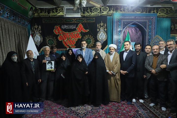 دیدار صمیمانه رئیس بنیاد شهید با خانوادگان شهدای منطقه 8 تهران