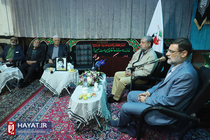 دیدار صمیمانه رئیس بنیاد شهید با خانوادگان شهدای منطقه 8 تهران