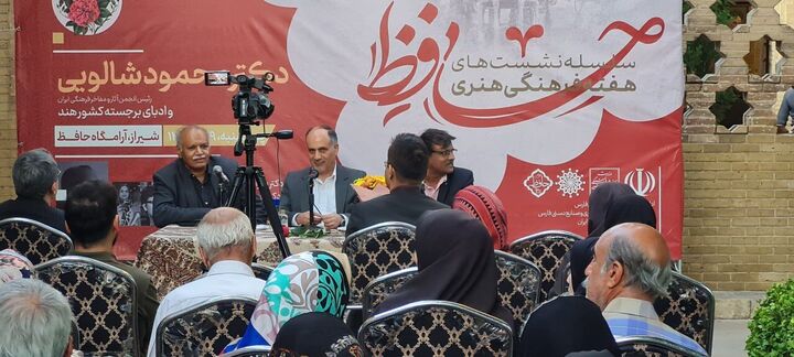 حافظ شیرازی نابغه ای نظر کرده بود حافظ شیرازی نابغه ای نظر کرده بود