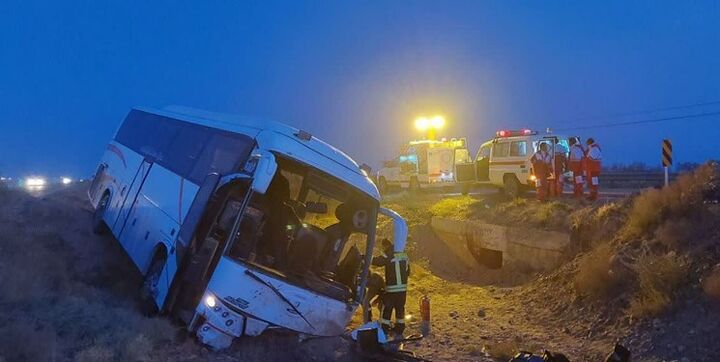 واژگونی اتوبوس در جاده قوچان ۲۶ مصدوم برجای گذاشت واژگونی اتوبوس در جاده قوچان ۲۶ مصدوم برجای گذاشت