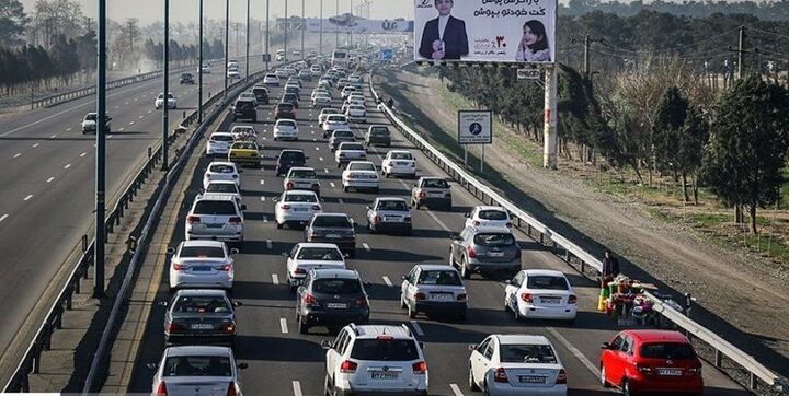 ترافیک پرحجم در محدوده بزرگراه لشگری به علت ترکیدگی لوله آب ترافیک پرحجم در محدوده بزرگراه لشگری به علت ترکیدگی لوله آب