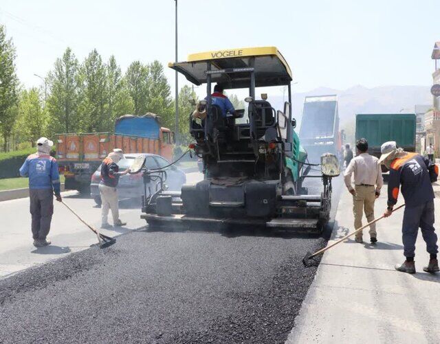 پخش بیش از یک میلیون تن آسفالت در سطح معابر پایتخت پخش بیش از یک میلیون تن آسفالت در سطح معابر پایتخت