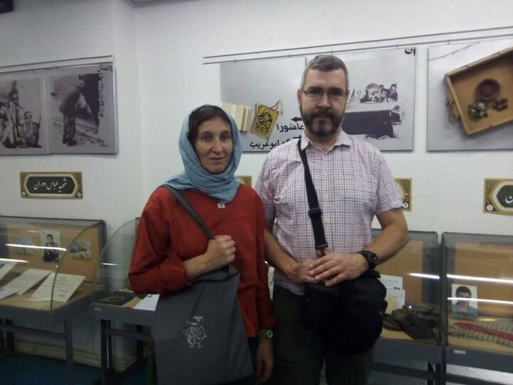 الکساندر و همسرش در موزه شهدا / موزه شهدا نیاز به گسترش بیشتری دارد الکساندر و همسرش در موزه شهدا / موزه شهدا نیاز به گسترش بیشتری دارد