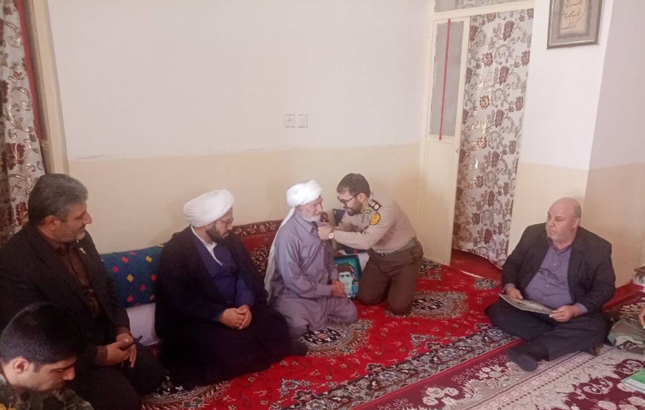 دیدار رئیس سازمان ایثارگران نزاجای کشور با خانواده شهدا، جانبازان و ایثارگران در منطقه سیستان+ عکس