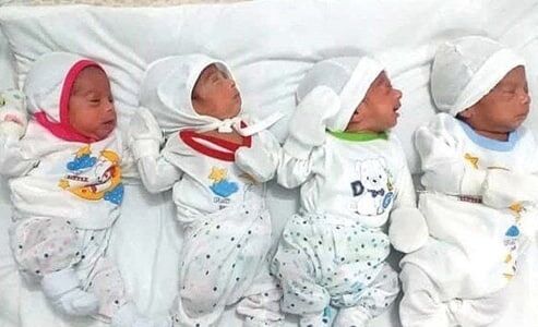 رهبر معظم انقلاب به چهارقلوهای بویراحمدی هدیه داد رهبر معظم انقلاب به چهارقلوهای بویراحمدی هدیه داد