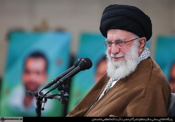 رهبر انقلاب:  مسئولان کاری کنند که نخبه احساس مفید بودن بکند رهبر انقلاب:  مسئولان کاری کنند که نخبه احساس مفید بودن بکند