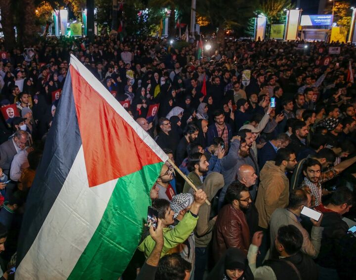 ابراز انزجار شبانه ایرانیها از رژیم سفاک صهیونیستی/ طنین فریاد مرگ بر اسرائیل/ اعلام همبستگی با ملت فلسطین ابراز انزجار شبانه ایرانیها از رژیم سفاک صهیونیستی/ طنین فریاد مرگ بر اسرائیل/ اعلام همبستگی با ملت فلسطین