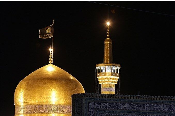 پرجم عزا بر گنبد مطهر رضوی به دنبال جنایات صهیونیستها در نوار غزه پرجم عزا بر گنبد مطهر رضوی به دنبال جنایات صهیونیستها در نوار غزه