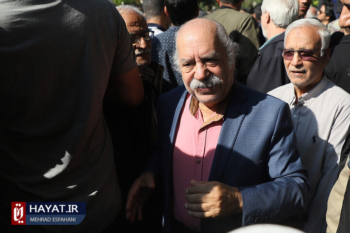 تشییع پیکر داریوش مهرجویی و وحیده محمدیفر