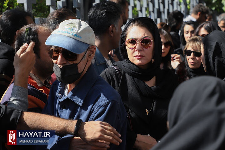 تشییع پیکر داریوش مهرجویی و وحیده محمدیفر