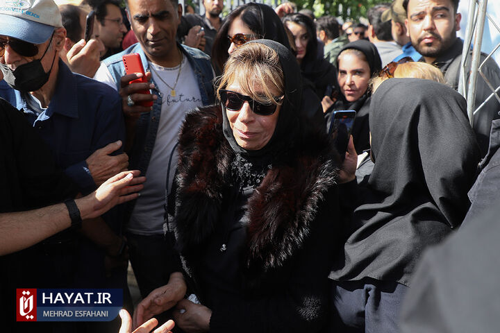 تشییع پیکر داریوش مهرجویی و وحیده محمدیفر