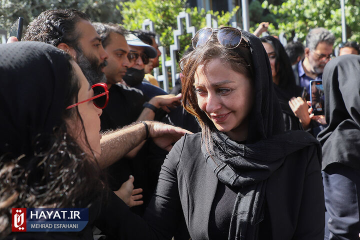 تشییع پیکر داریوش مهرجویی و وحیده محمدیفر