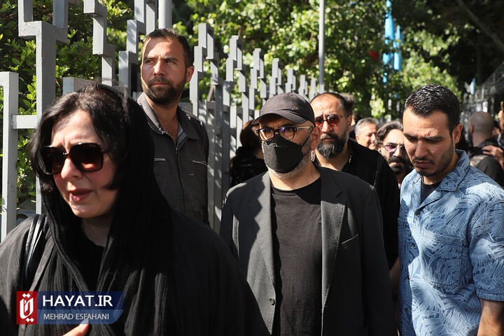 تشییع پیکر داریوش مهرجویی و وحیده محمدیفر