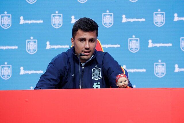 انتخاب برنده توپ طلا از سوی هافبک اسپانیا انتخاب برنده توپ طلا از سوی هافبک اسپانیا