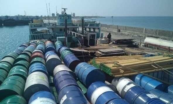 کشف هزاران لیتر قاچاق سوخت در آبراه اروند کشف هزاران لیتر قاچاق سوخت در آبراه اروند