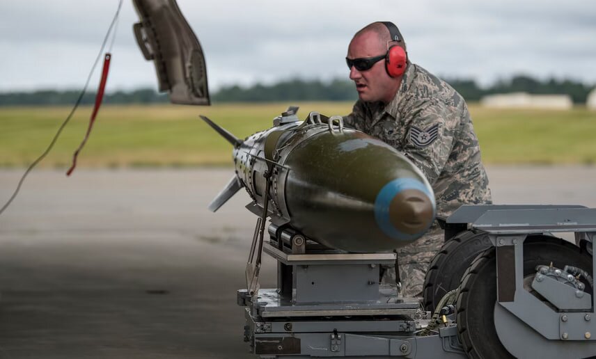 ترافیک پروازهای تسلیحاتی آمریکا برای تجهیز ارتش رژیم صهیونیستی