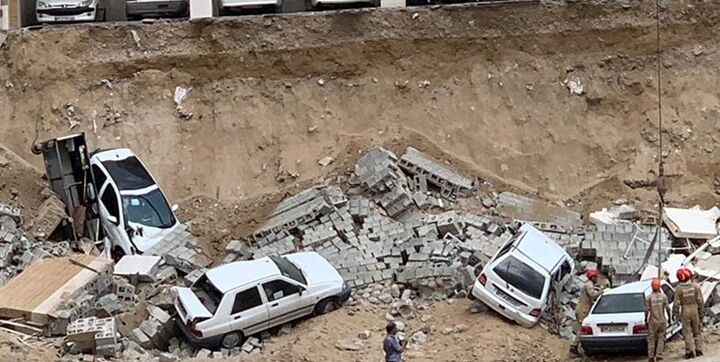 حادثه ریزش دیوار و پارکینگ مجتمع مسکونی در بندرعباس +عکس