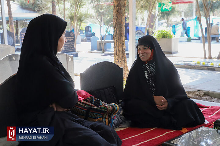 داعش انگشت و انگشتر اسحاق را برد/برای شهادتش مولودی گرفتیم داعش انگشت و انگشتر اسحاق را برد/برای شهادتش مولودی گرفتیم