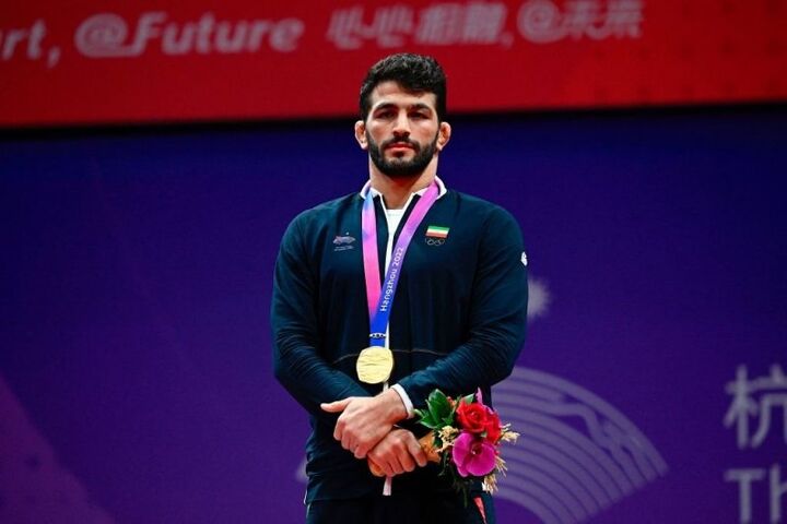 واکنش حسن یزدانی به تفاوت پاداش فوتبالیستها و قهرمانان کشتی (ویدیو) واکنش حسن یزدانی به تفاوت پاداش فوتبالیستها و قهرمانان کشتی (ویدیو)