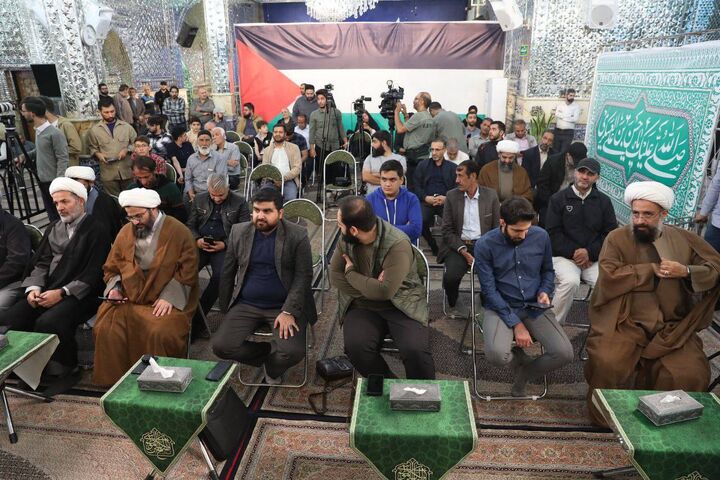 استقبال پرشور مردم و نوحهسرایان از اولین عصر شعر و نغمه «اشک و حماسه» استقبال پرشور مردم و نوحهسرایان از اولین عصر شعر و نغمه «اشک و حماسه»