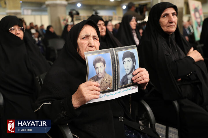 دیدار رهبر انقلاب با اعضای کنگره بزرگداشت شهدای استان لرستان