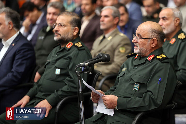 دیدار رهبر انقلاب با اعضای کنگره بزرگداشت شهدای استان لرستان