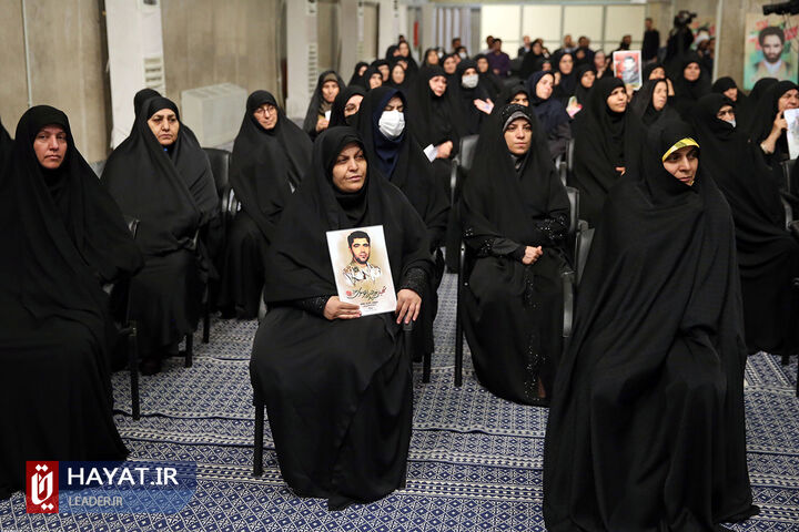 دیدار رهبر انقلاب با اعضای کنگره بزرگداشت شهدای استان لرستان