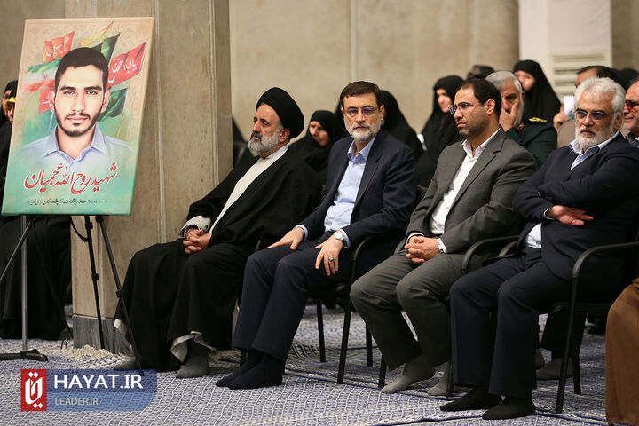 دیدار رهبر انقلاب با اعضای کنگره بزرگداشت شهدای استان لرستان