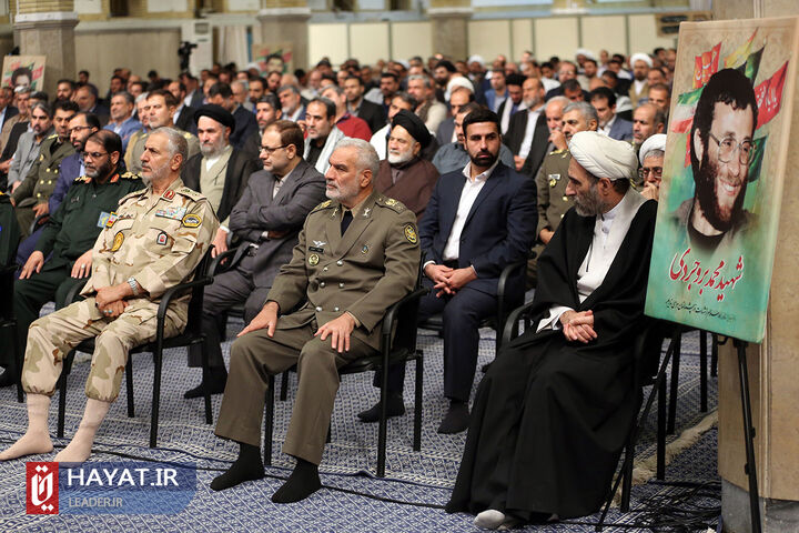 دیدار رهبر انقلاب با اعضای کنگره بزرگداشت شهدای استان لرستان