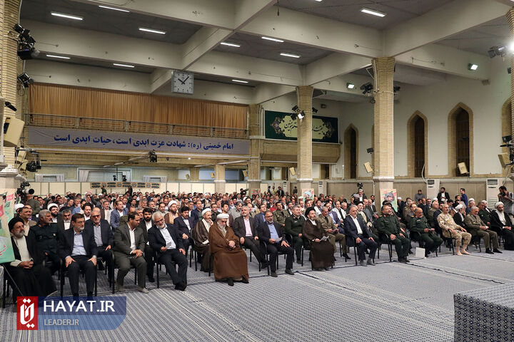 دیدار رهبر انقلاب با اعضای کنگره بزرگداشت شهدای استان لرستان