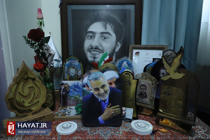 حضور رئیس بنیاد شهید در منزل شهید آرمان علی وردی