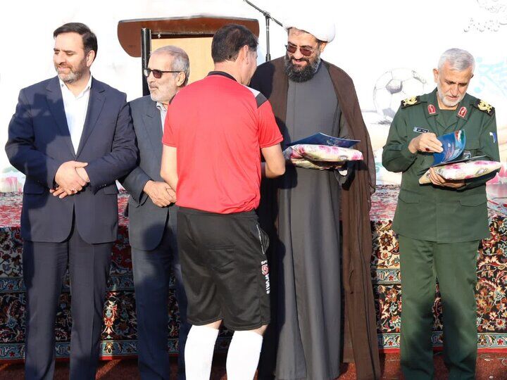 اختتامیه فوتبال ورزش شهروندی شهرداری همدان برگزار شد اختتامیه فوتبال ورزش شهروندی شهرداری همدان برگزار شد