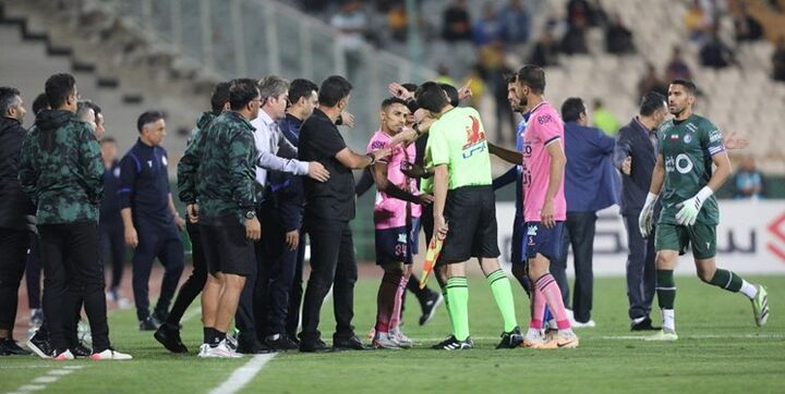 واکنش استقلال به اعتراض به تصمیم داور بازی با آلومینیوم (فیلم) واکنش استقلال به اعتراض به تصمیم داور بازی با آلومینیوم (فیلم)