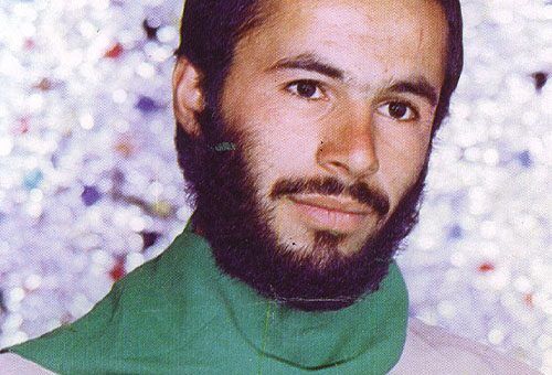 ماجرای شهیدی که رهبری با شال سبز او نماز جماعت خواند  ماجرای شهیدی که رهبری با شال سبز او نماز جماعت خواند