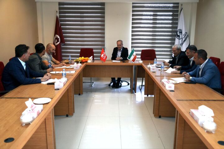 برگزاری جلسه هم اندیشی اعضای هیأت مدیره باشگاه تراکتور با «پاکو خمز» برگزاری جلسه هم اندیشی اعضای هیأت مدیره باشگاه تراکتور با «پاکو خمز»