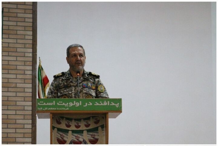 مراقب توطئههای دشمن در فضای مجازی باشیم مراقب توطئههای دشمن در فضای مجازی باشیم