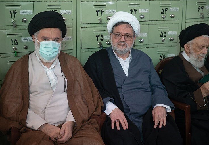 تصاویر ۴ پسر رهبر انقلاب در یک مراسم ختم