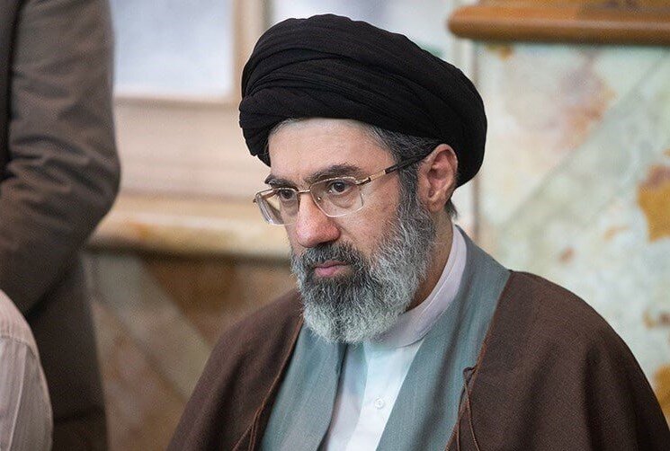 تصاویر ۴ پسر رهبر انقلاب در یک مراسم ختم