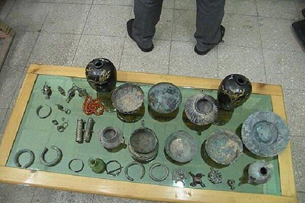 کشف ۱۹۰ قطعه اشیاء عتیقه مربوط به عصر آهن در ری