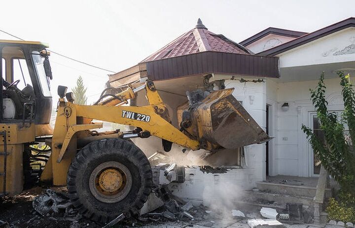 تخریب ۱۰۰ ویلای لاکچری در چهارباغ استان البرز تخریب ۱۰۰ ویلای لاکچری در چهارباغ استان البرز