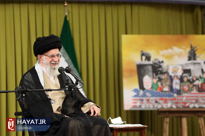 دیدار هزاران نفر از دانش آموزان و دانشجویان با رهبر انقلاب