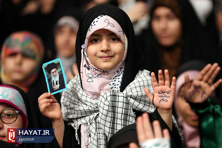 دیدار هزاران نفر از دانش آموزان و دانشجویان با رهبر انقلاب