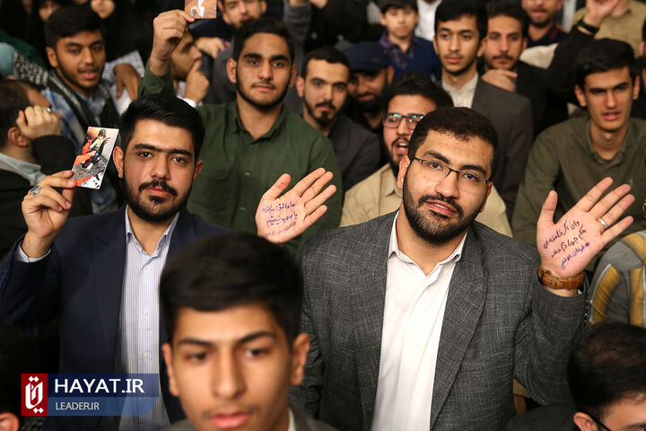 دیدار هزاران نفر از دانش آموزان و دانشجویان با رهبر انقلاب